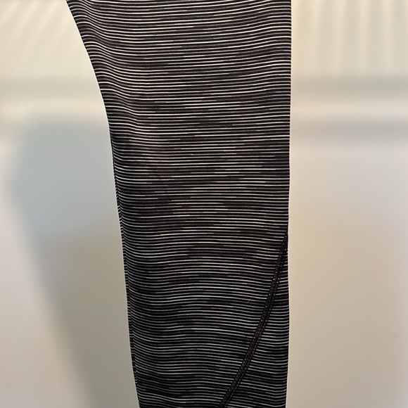 Black Leggins With Pockets - Picture 3 of 9